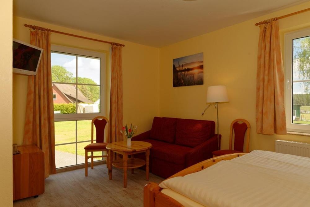 Landhotel Am Peetscher See 米罗 外观 照片
